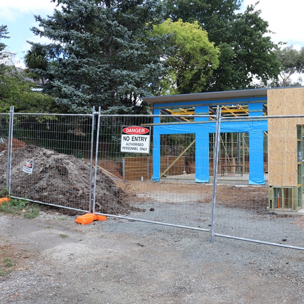 do you deliver and set up temporary fencing and what's the cost for this in Capac MI